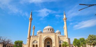 The Ultimate Guide to Exploring Baku: A Blend of Modernity and Tradition The Ultimate Guide to Exploring Baku: A Fusion of Modernity and Tradition